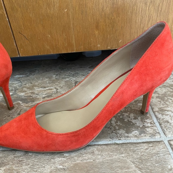 Ann Taylor suede heels - Picture 2 of 4